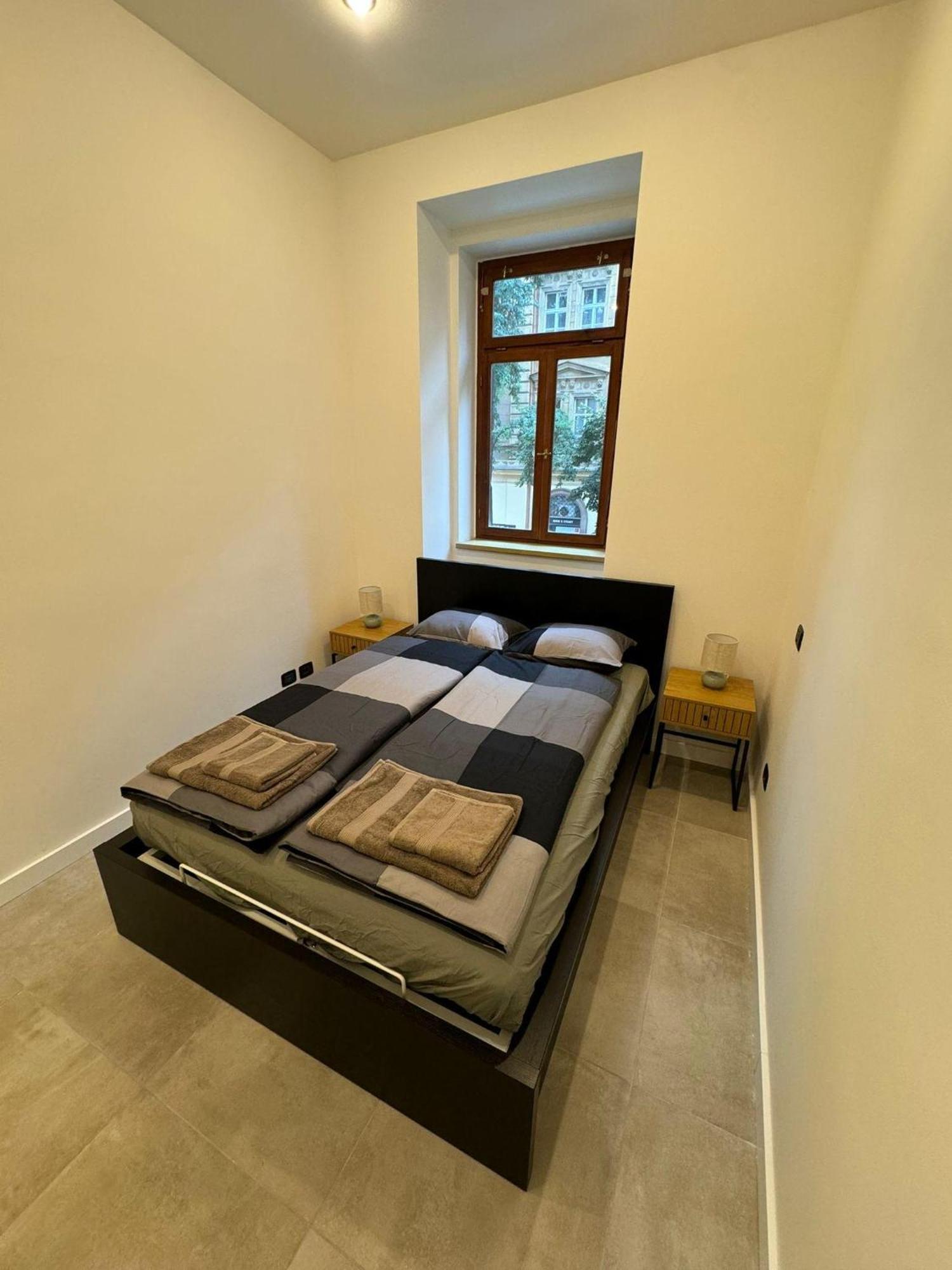 Cool Apartment With Small Balcony Near Florenc Прага Екстериор снимка